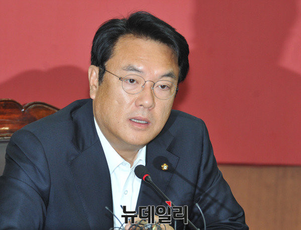 ▲ 정진석 새누리당 원내대표가 3일 오전 서울 여의도 당사에서 열린 1차 혁신비상대책위원회의에 참석해 발언하고 있다.ⓒ뉴데일리 이종현 기자