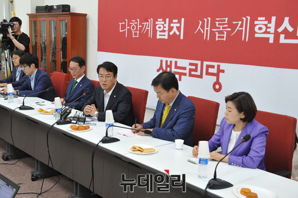 ▲ 취임 한달을 맞은 새누리당 정진석 원내대표가 3일 오전 국회에서 기자간담회를 하고 있다.ⓒ이종현 기자