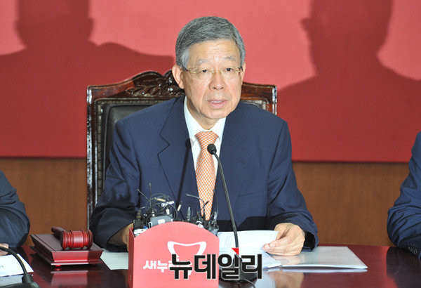 ▲ 김희옥 위원장이 3일 오전 서울 여의도 당사에서 열린 1차 혁신비상대책위원회의에 참석해 발언하고 있다.ⓒ뉴데일리 이종현 기자