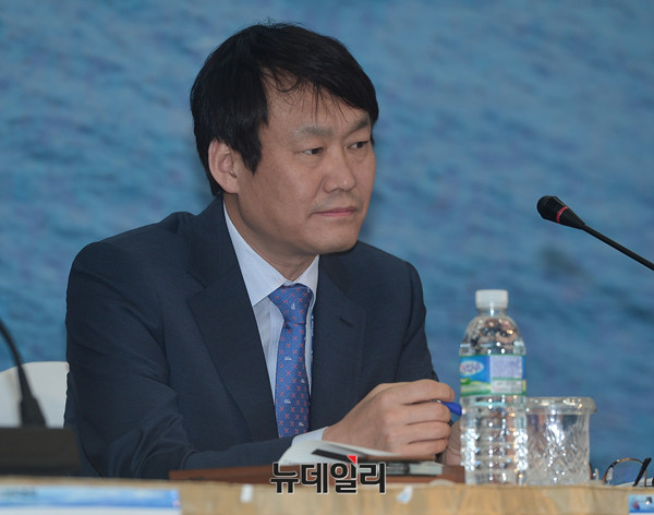 ▲ 3일 제주민군복합항에서 열린 제 17회 함상토론회에서 박창희 국방대 군사전력학과 교수가 논문을 발표하고 있다.ⓒ뉴데일리 정상윤 사진기자