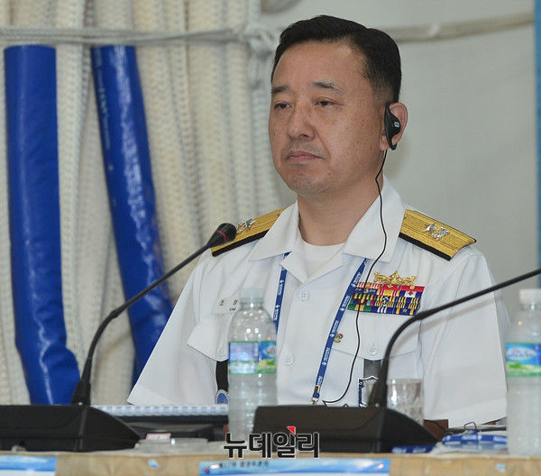 ▲ 3일 제주민군복합항에서 열린 제 17회 함상토론회에서 조영주 해군 제독이 논문을 발표하고 있다.ⓒ뉴데일리 정상윤 사진기자