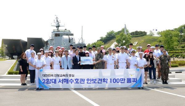 ▲ 2010년 침몰된 천안함이 일반에 공개된지 6년만에 견학인원 100만명을 기록했다. ⓒ 해군