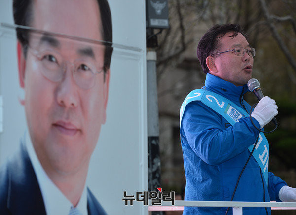 ▲ 더불어민주당 김부겸 의원이 지난 4일 국회의원 회관에서 열린 한 포럼에 참석해 