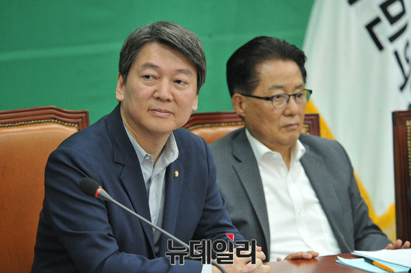 ▲ 더불어민주당이 20대 국회 원(院) 구성이 마무리 되는데로 법인세 최고세율을 인상하겠다는 방침에 국민의당이 반발하면서 2野 간 갈등이 본격화될 전망이다. ⓒ뉴데일리 이종현 기자