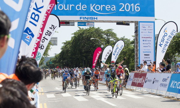 ▲ 동아시아 최대 규모의 국제도로사이클대회인 ‘Tour de Korea 2016(투르 드 코리아  2016) 대회’가 지난 5~6일 구미시에서 개최했다.ⓒ구미시 제공