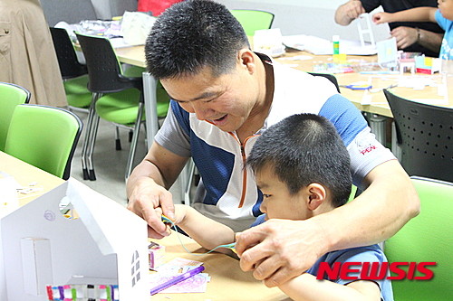 ▲ 서울교육청은 8일 서울삼각산초등학교가 오후 교내에서 '아빠와 함께 별보며 책 읽기' 행사를 진행한다. ⓒ 뉴시스