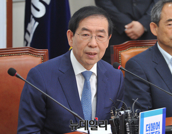 ▲ 8일 국회에서 열린 더불어민주당 긴급 간담회에 참석한 박원순 서울시장.ⓒ뉴데일리 이종현 기자