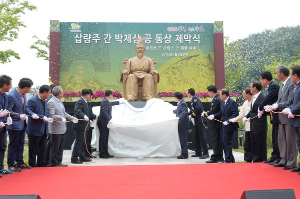 ▲ 9일 오전 효충공원에서 열린 박제상 공 동상 제막식ⓒ양산시 제공