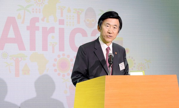 ▲ 지난달 13일 외교부와 전경련이 공동으로 주최한 '아프리카 데이' 행사에 참석한 윤병세 외교부 장관이 축사를 하고 있는 모습.ⓒ외교부.