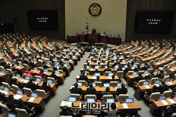 ▲ 20대 국회 개원식을 하루 앞둔 12일 여야 3당은 국회 전반기 상임위원장에 대한 인선을 대부분 마무리 지었다. ⓒ뉴데일리 이종현 기자