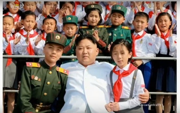 ▲ 조선소년단창립 70돌 경축행사에서 참석한 김정은(가운데).ⓒ조선중앙tv 중계방송 캡쳐.