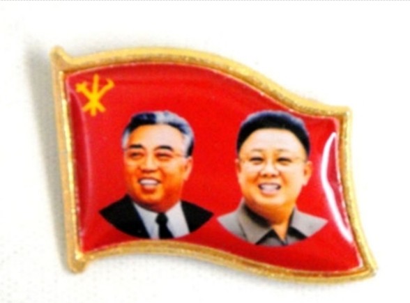 ▲ 북한의 김일성, 김정일 초상휘장 자료사진.ⓒ온라인 경매 사이트 '이베이' 캡쳐.