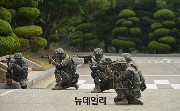 ▲ 지난 8일 평택에서 24시간 내 한반도 전역에 4,000 병력의 신속 전개가 가능한 신속기동부대가 창설 이후 첫 기동훈련을 실시했다.ⓒ뉴데일리 정상윤사진기자