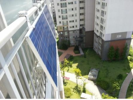 아파트 소형 태양광 발전설비 설치모습.ⓒ대구시 제공