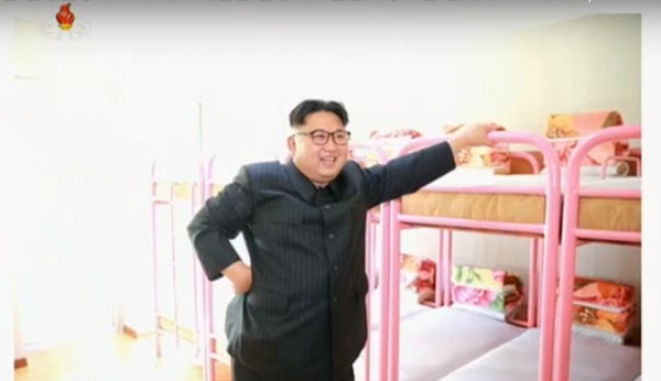 ▲ 지난 4일 북한 만경대소년단야영소를 시찰하고 있는 김정은.ⓒ조선중앙tv 영상 캡쳐.