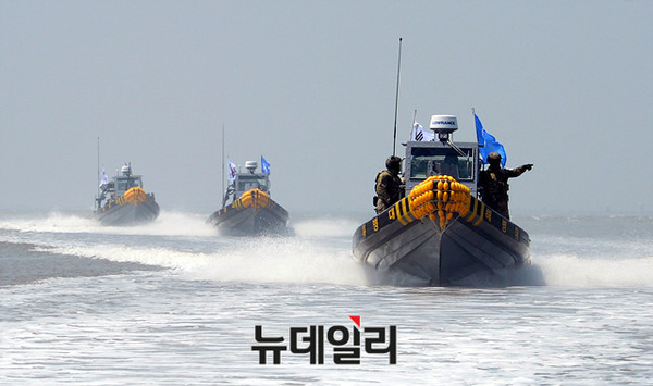 ▲ 민정경찰 중국어선 단속작전 모습.ⓒ뉴데일리DB