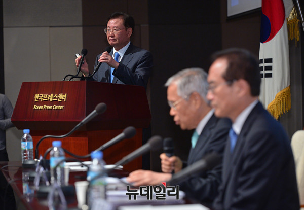 ▲ 주제발표하는 좌승희 이사장 ⓒ뉴데일리 정상윤 기자