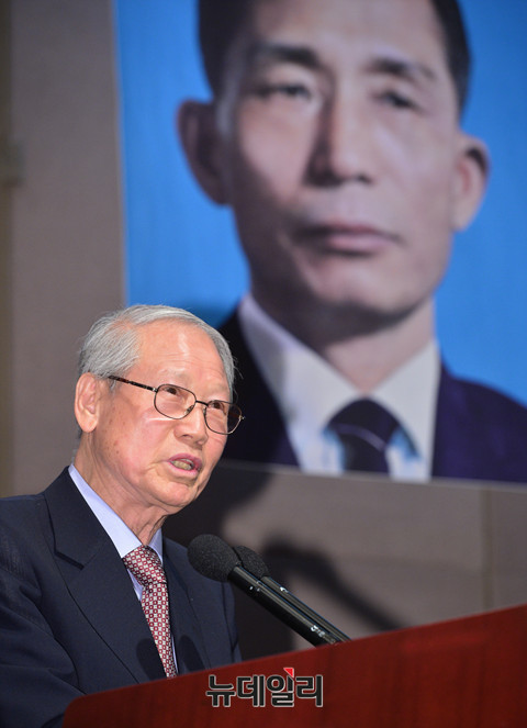 ▲ 기조연설하는 송복 명예교수 ⓒ뉴데일리 정상윤 기자