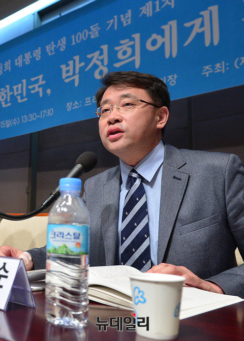 ▲ 이철순 부산대 정치외교학과 교수. ⓒ뉴데일리 정상윤 기자