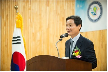 ▲ 송용길 대전평생교육진흥원장이 16일 강연을 하고 있다.ⓒ대전시