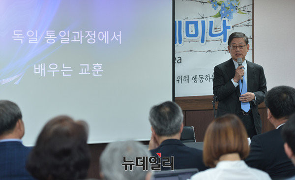 ▲ 대북인권단체 (사)물망초는 17일 오전 서울 방배동 머리재빌딩에서 ‘독일통일에서 배우는 대한민국 통일의 길’을 주제로 제32차 월례조찬 세미나를 열었다. ⓒ 뉴데일리 정상윤 사진기자