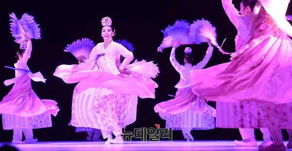 ▲ 부채춤 ⓒ 뉴데일리 정상윤