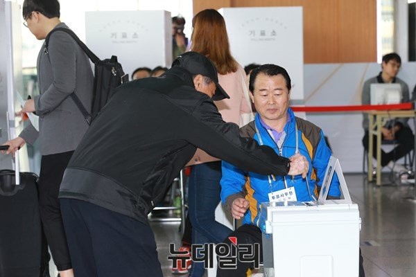 ▲ 정치권 일각에서는 선거연령 인하가 이른바 정치적 '딜'로 쓰일 수 있다는 우려가 제기된다. 여야는 총선을 앞두고 이미 한번 거론한 바 있다. ⓒ뉴데일리 이종현 기자