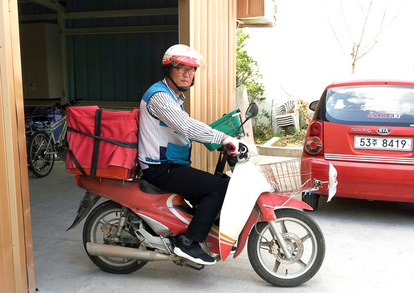 ▲ 문경우체국 신민구 집배원.ⓒ경북지방우정청 제공