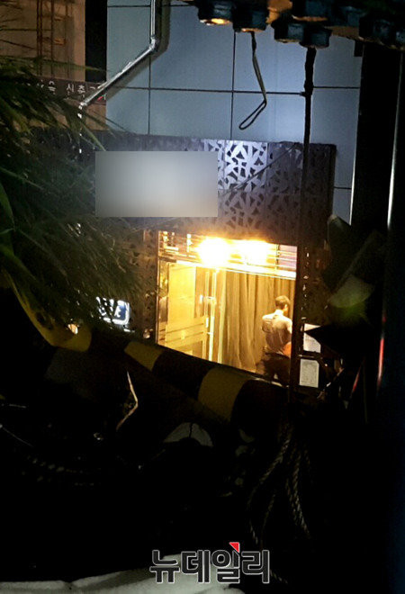 ▲ 지난 4일 새벽 박유천과 친구들이 방문했던 것으로 알려진 강남 모 유흥주점 전경.    ⓒ 이종현 기자