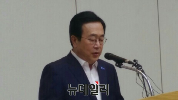 ▲ 서병수 부산시장이 21일 정부의 '영남권 신공항 전면백지화' 발표에 긴급 기자회견을 가지고 입장을 발표하고 있다ⓒ뉴데일리