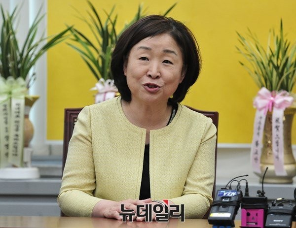 ▲ 정의당 심상정 대표도 참석해 축사했다. 그는 새누리당 정진석 원내대표의 최근 원내교섭단체 연설에 대해 '정의당 것인 줄 알았다'고 뼈 있는 농담을 건넸다. ⓒ뉴데일리 이종현 기자