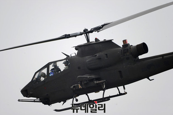 ▲ 22일 경기도 양평 비승사격장에서 훈련중인 육군 소속 AH-1S 코브라 공격헬기.ⓒ뉴데일리 정재훈 기자