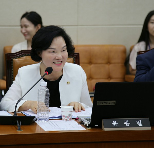 ▲ 새누리당 윤종필 의원. 그는 20대 국회에서 새누리당의 여가위 간사를 맡았다. 국군 간호사관학교장 출신으로 보건 전문가로 통한다. ⓒ윤종필 의원실 제공