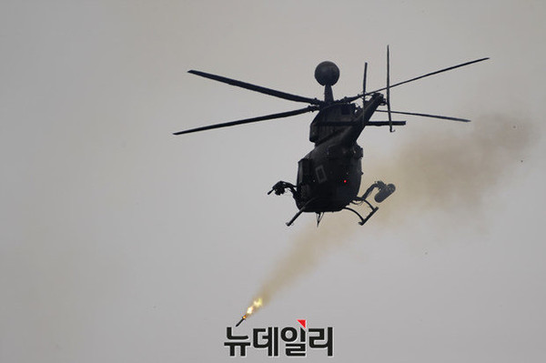 ▲ 지난 6월 22일 경기도 양평 비승사격장에서 한미연합 항공사격훈련하는 OH-58.ⓒ뉴데일리 정재훈 사진기자