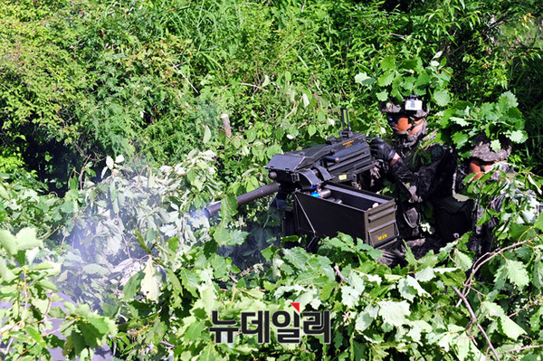 ▲ 7사단 통일대대 장병들이 화천일대 거점에서 거점방어전투 K-4사격을 실시중에 있다.ⓒ육군