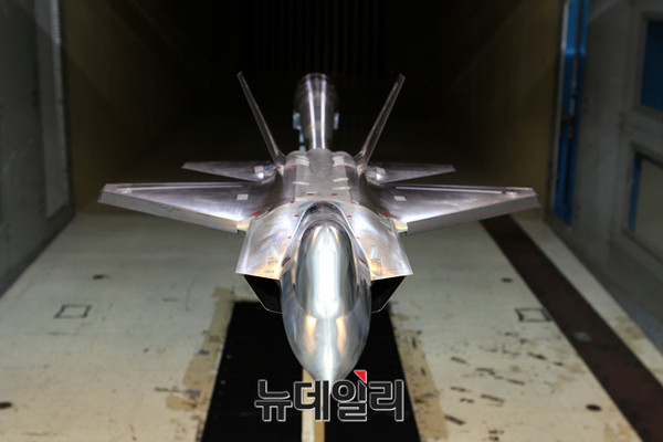 ▲ 풍동시험에서 공개된 KF-X 형상ⓒKAI