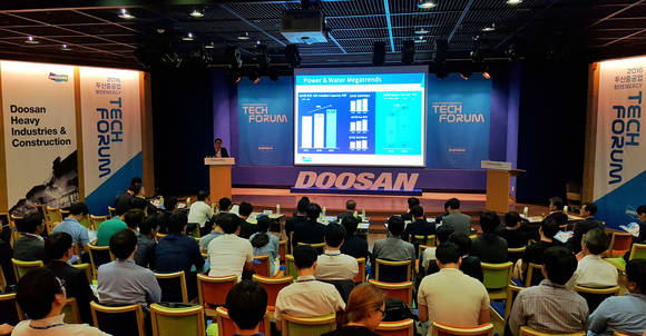 ▲ 지난 24일 서울 강동구 길동 소재 DLI 연강원에서 열린 '2016 청년에너지 테크 포럼'에서 육심균 두산중공업 기술기획 담당이 '두산중공업 R&D 비전'을 참석자들에게 소개하고 있다.ⓒ두산중공업