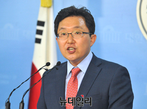 ▲ 새누리당 김용태 의원이 27일 오는 8.9 전당대회에 당 대표 출마를 선언했다.ⓒ뉴데일리 이종현 기자