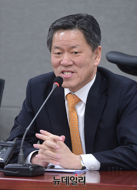 ▲ 국민의당 주승용(전남·여수乙) 의원은 지난 23일 영화관들이 영화 시작 시각을 넘겨 광고를 틀 경우 1000만원 이하의 과태료를 부과하는 내용의 '영화 및 비디오물의 진흥에 관한 법률 일부 개정안'을 발의했다. ⓒ뉴데일리 정상윤 기자