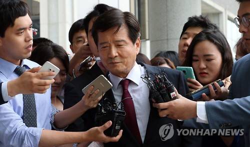 ▲ 27일 오전 검찰에 출석하는 남상태 전 대우조선해양 사장ⓒ연합뉴스