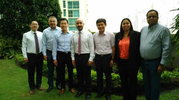 ▲ 김영무 한국선주협회 상근부회장(왼쪽에서 세번째)이  파나마 호세 바라캇 해사청장과 함께한 정책간담회 이후 기념촬영을 하고 있다.ⓒ한국선주협회