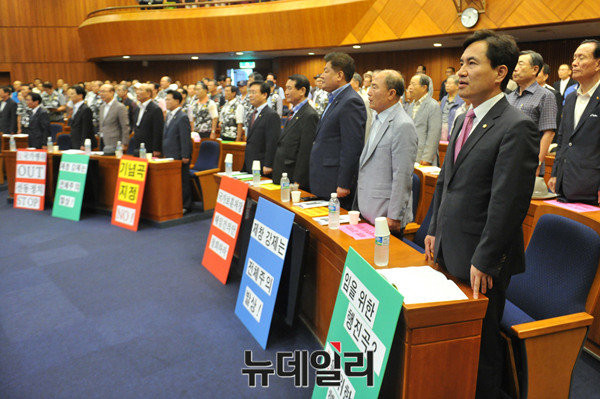 ▲ 68개 보훈·보수 시민단체 연합은 28일 오전 국회헌정기념관에서 '임을 위한 행진곡' 기념곡 지정 저지 범국민 대책본부 출범식 및 결의대회를 개최했다. ⓒ뉴데일리 이종현 기자
