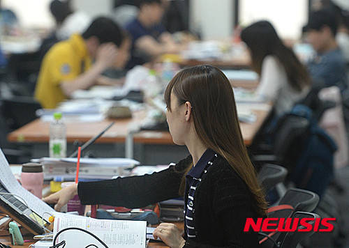 ▲ 여름방학을 맞이한 대학생을 대상으로 교육업계가 상품 할인 등 다양한 행사를 마련해 눈길을 끌고 있다. ⓒ뉴시스