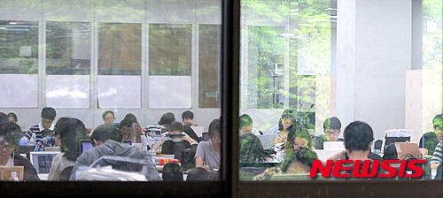 ▲ 학령인구 감소 등에 대응하기 위해 정부는 대학구조개혁법 제정을 재추진하고 공공기관 성과연봉제 시행에 주력한다. ⓒ뉴시스