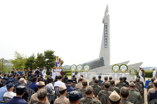 ▲ 29일 경기도 평택 해군2함대사령부에서 내 제2연평해전 전적비 앞에서 '제2연평해전 승전 14주년 기념식'이 열리고 있다. ⓒ뉴시스