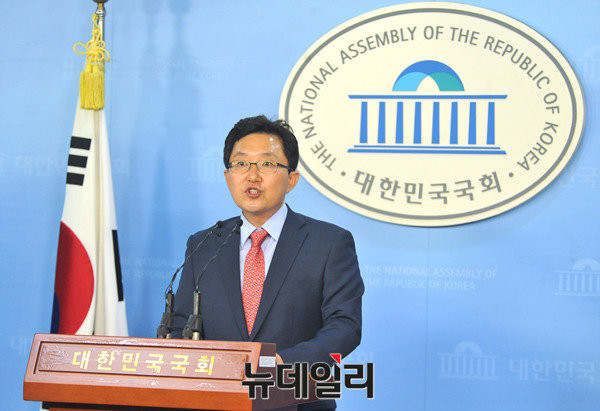 새누리당 김용태 의원이 30일 라디오에 출연해 오는 8.9 전당대회를 앞두고 후보자 단일화를 할 수 있다고 언급했다. ⓒ뉴데일리 이종현 기자