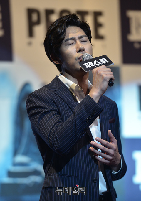 ▲ 슬픔아픔 열창하는 배우 박은석 ⓒ 뉴데일리 정상윤