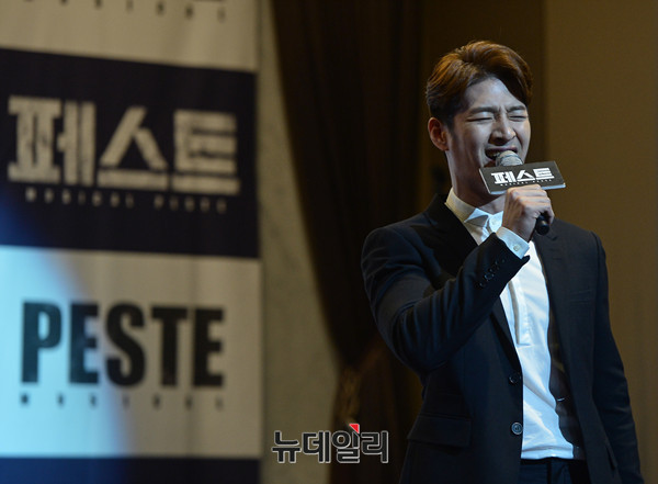 ▲ 슬픔아픔 열창하는 배우 손호영 ⓒ 뉴데일리 정상윤