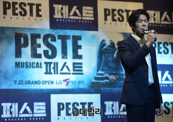 ▲ 슬픔아픔 열창하는 배우 박은석 ⓒ 뉴데일리 정상윤