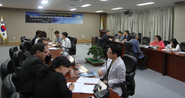 ▲ 산자부와 충북도 그리고 충북TP가 공동으로 개최한 ‘한·미 생명과학 기술협력 세미나’가 29일 성료됐다.ⓒ충북테크노파크